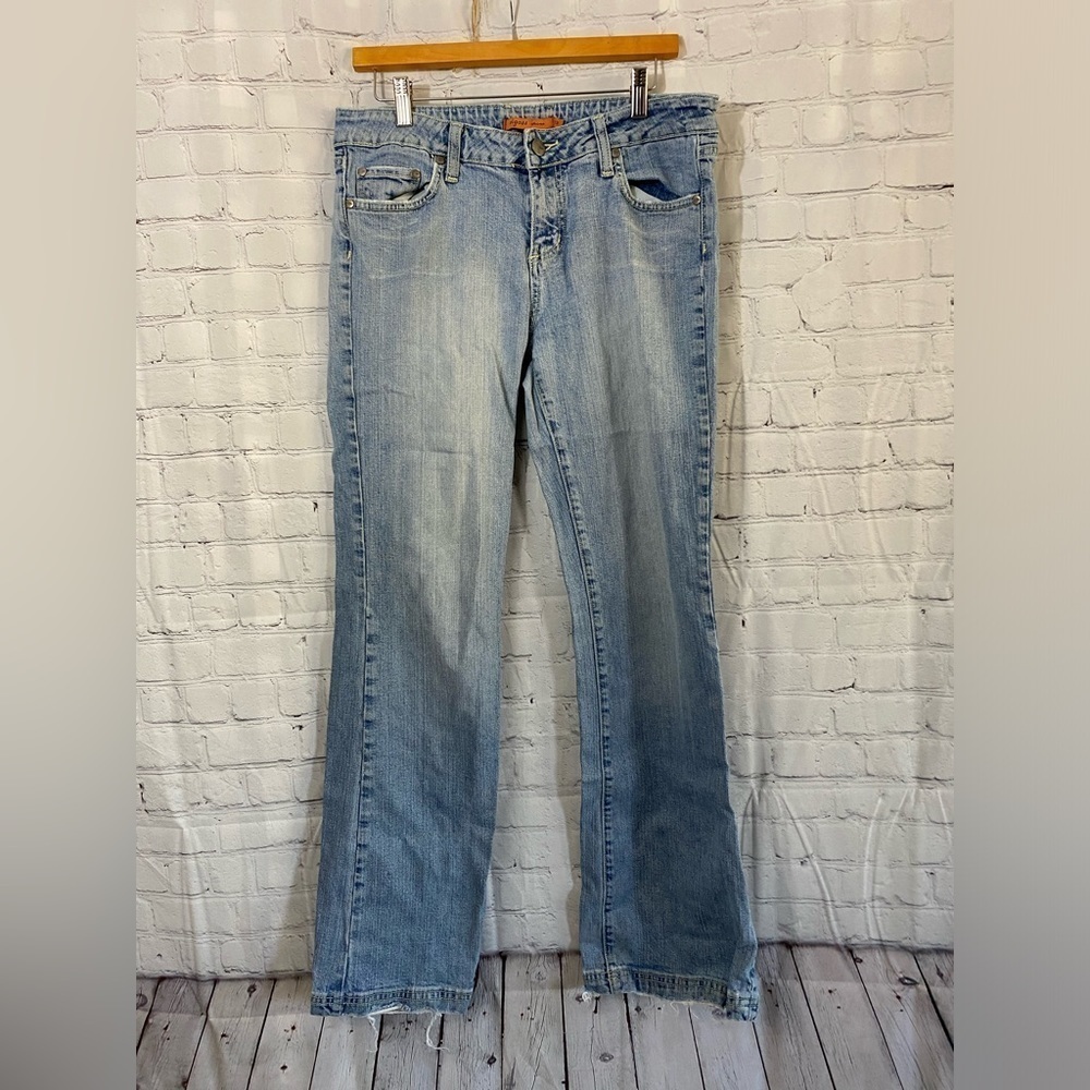 Vigoss Jeans Juniors Size 13 Distressed Straight Bootcut Mid Rise Jeans